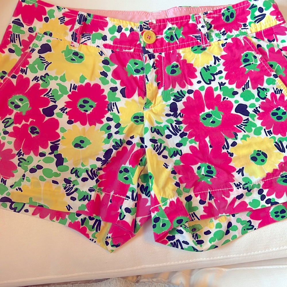 Lilly Pulitzer Vintage Short. Pink and Yellow Floral. Size 6